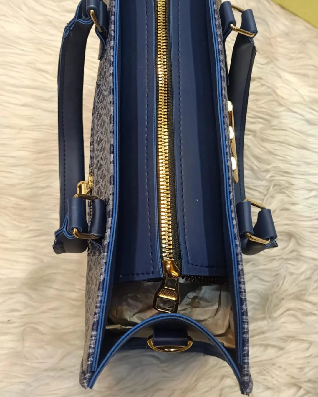 Unique MK shoulder handbag