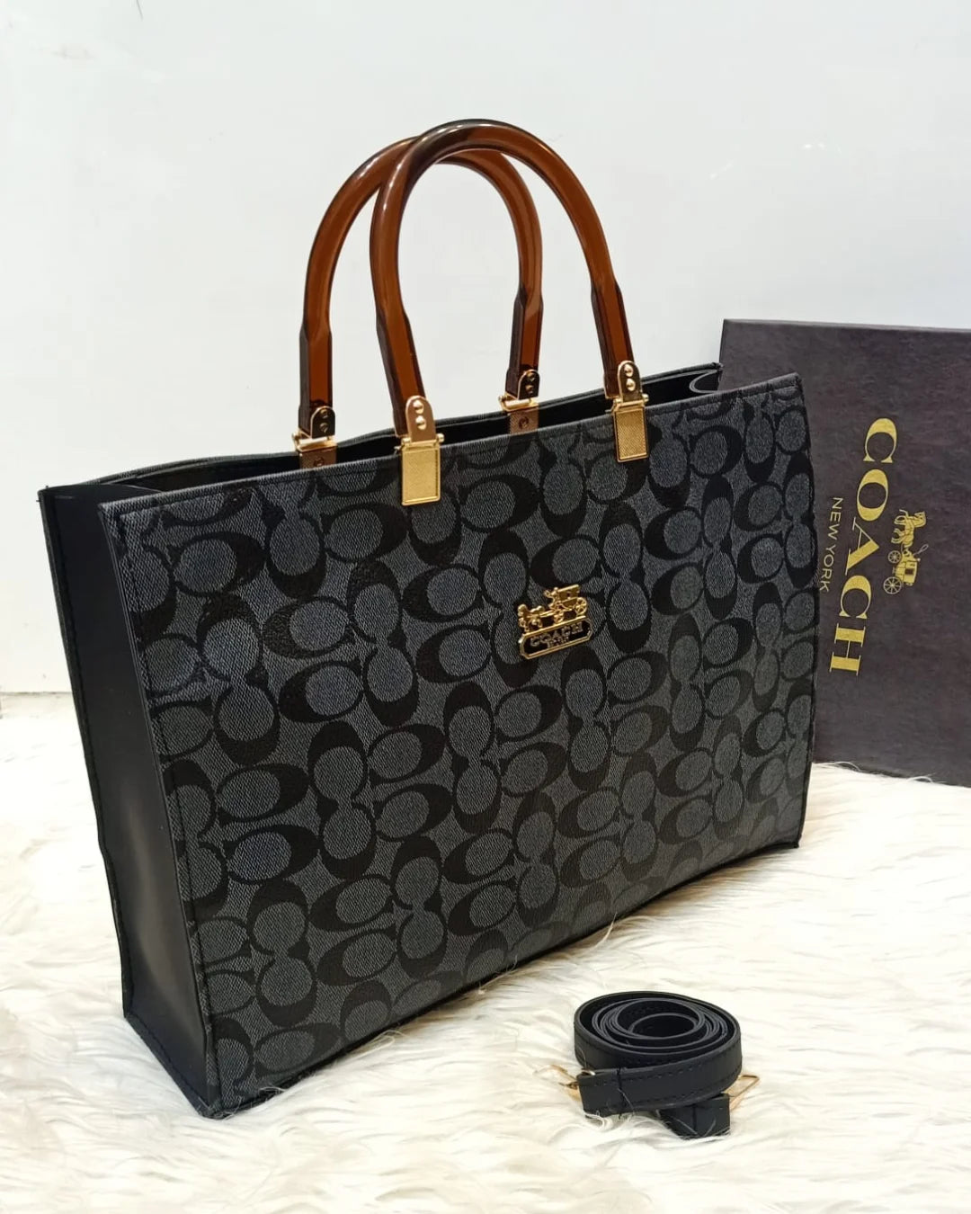 CAOCH LADIES HAND BAG